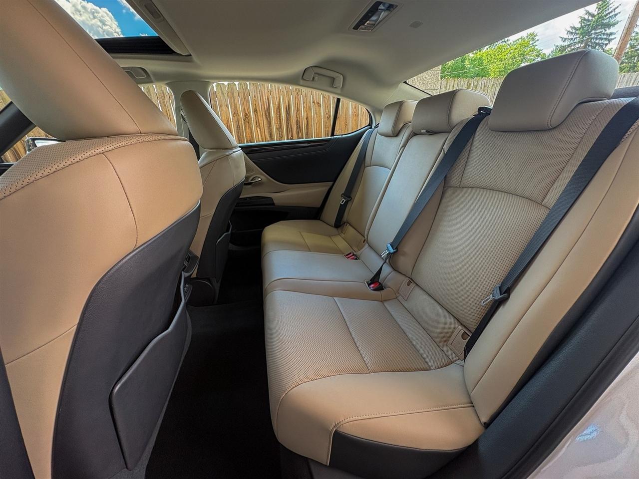Lexus ES  2021