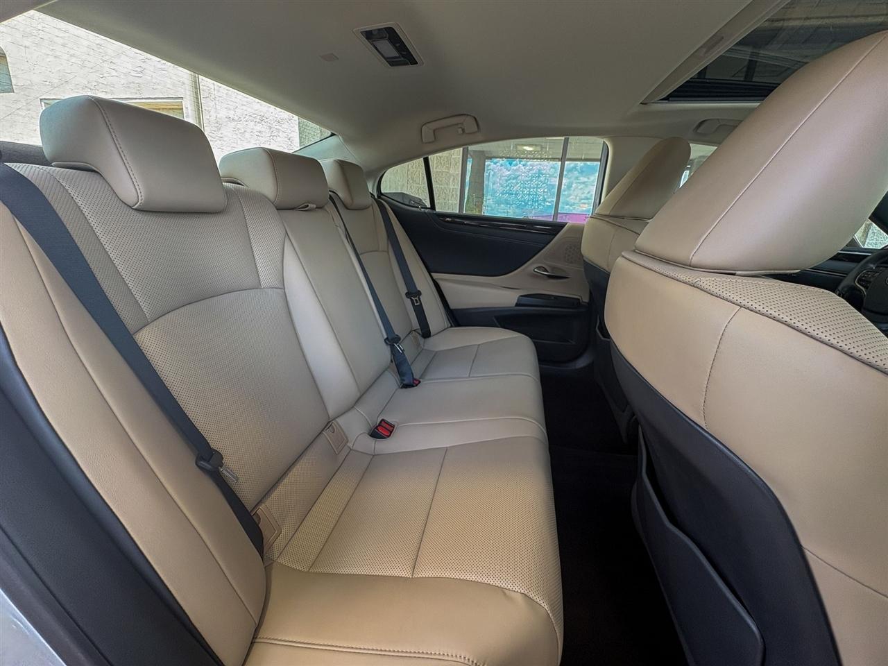 Lexus ES  2021
