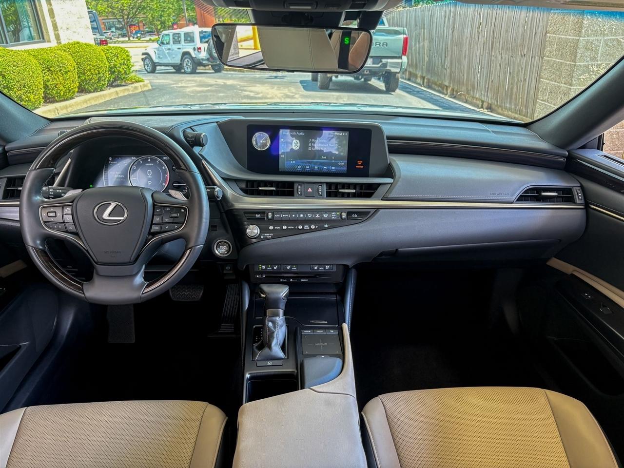 Lexus ES  2021