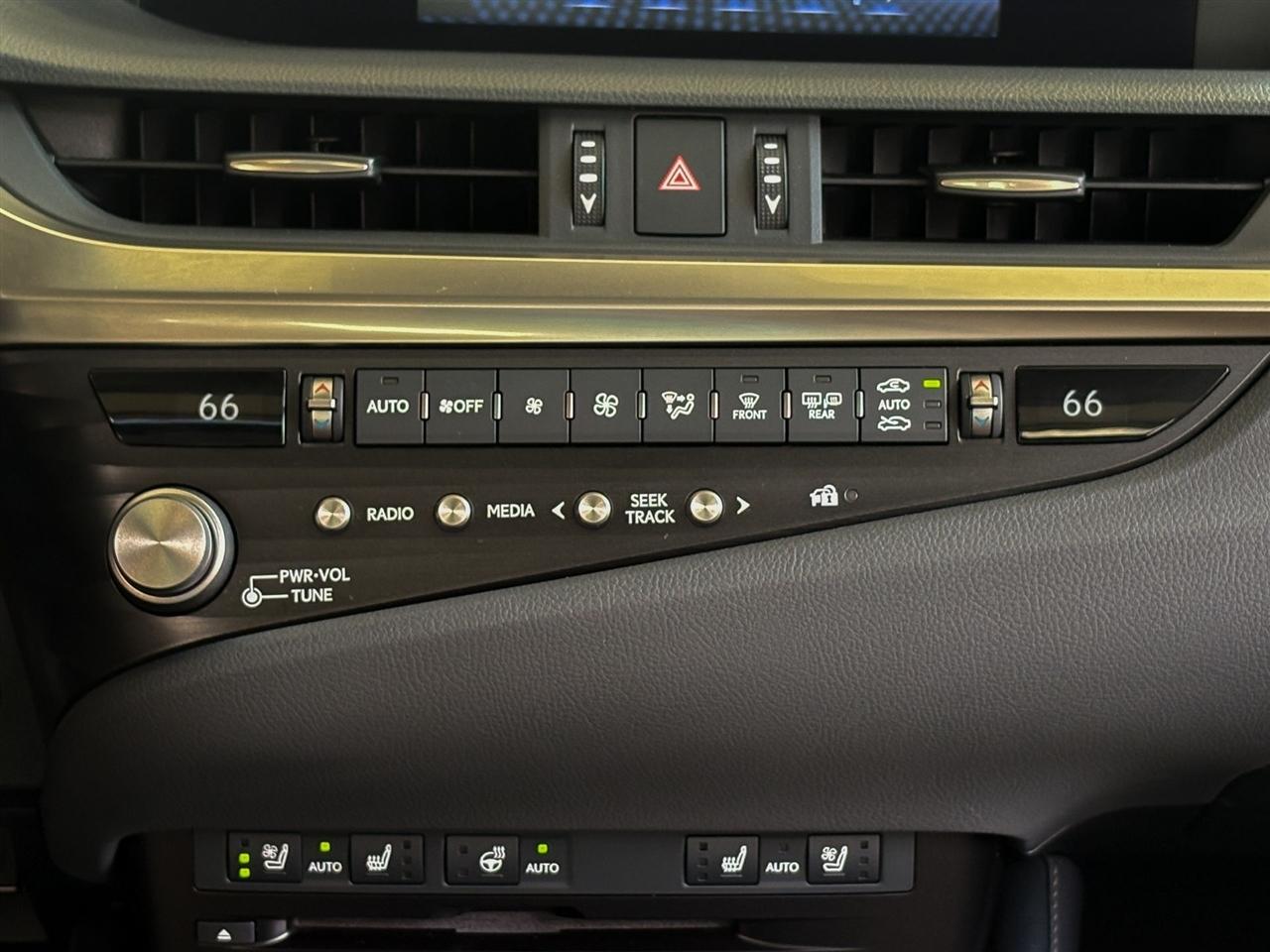 Lexus ES  2021
