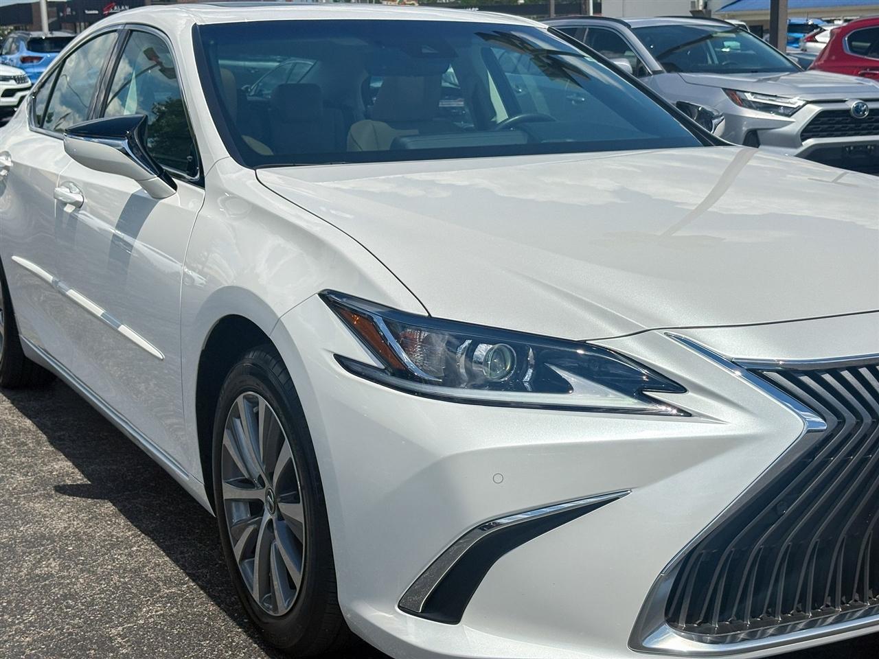 Lexus ES  2021