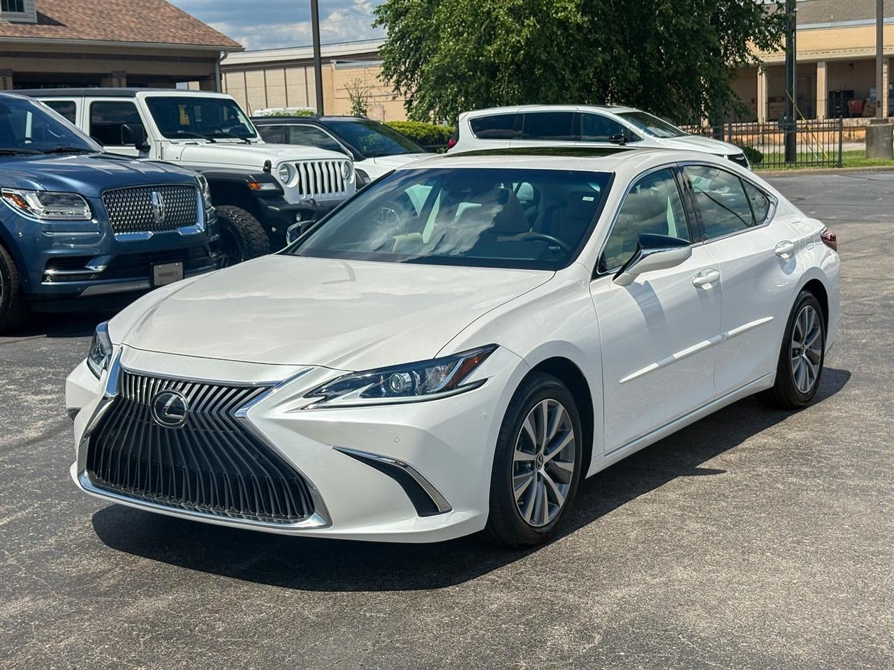 Lexus ES  2021