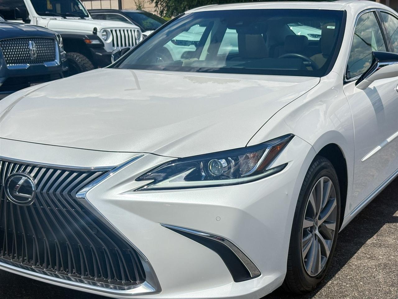 Lexus ES  2021