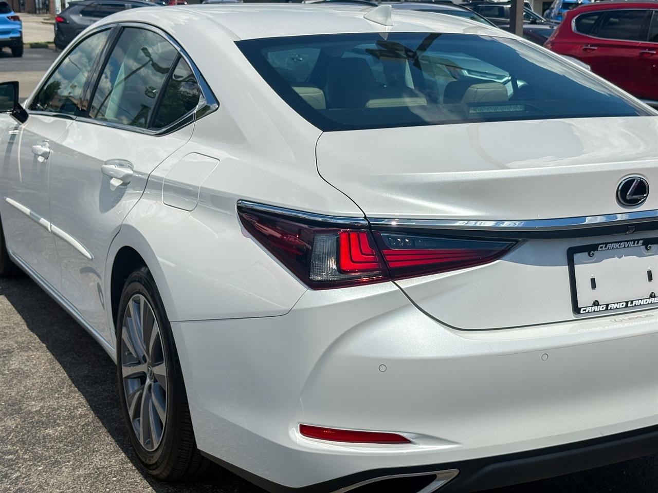 Lexus ES  2021