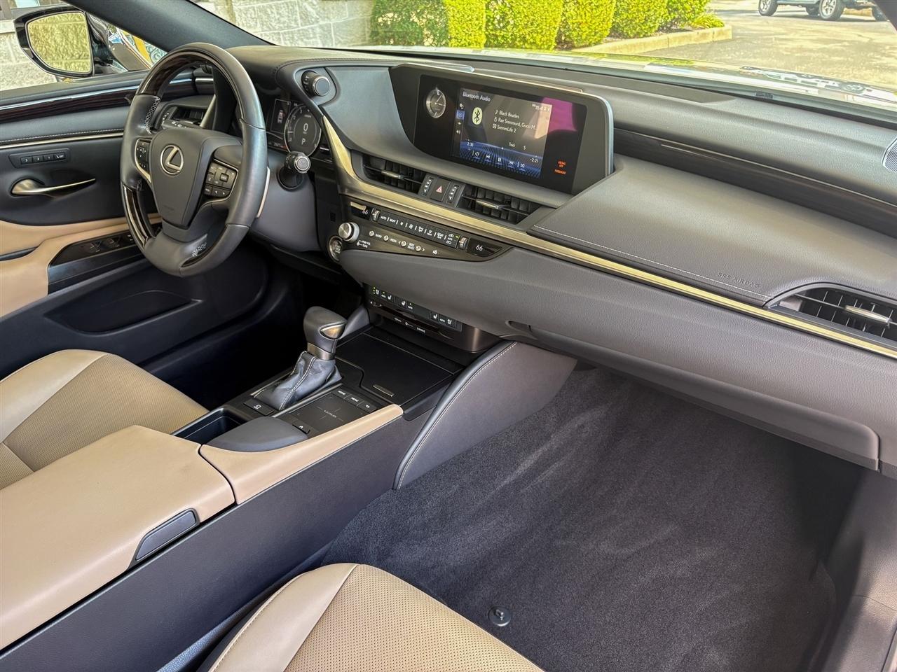 Lexus ES  2021