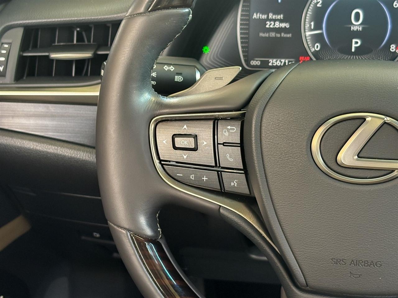 Lexus ES  2021