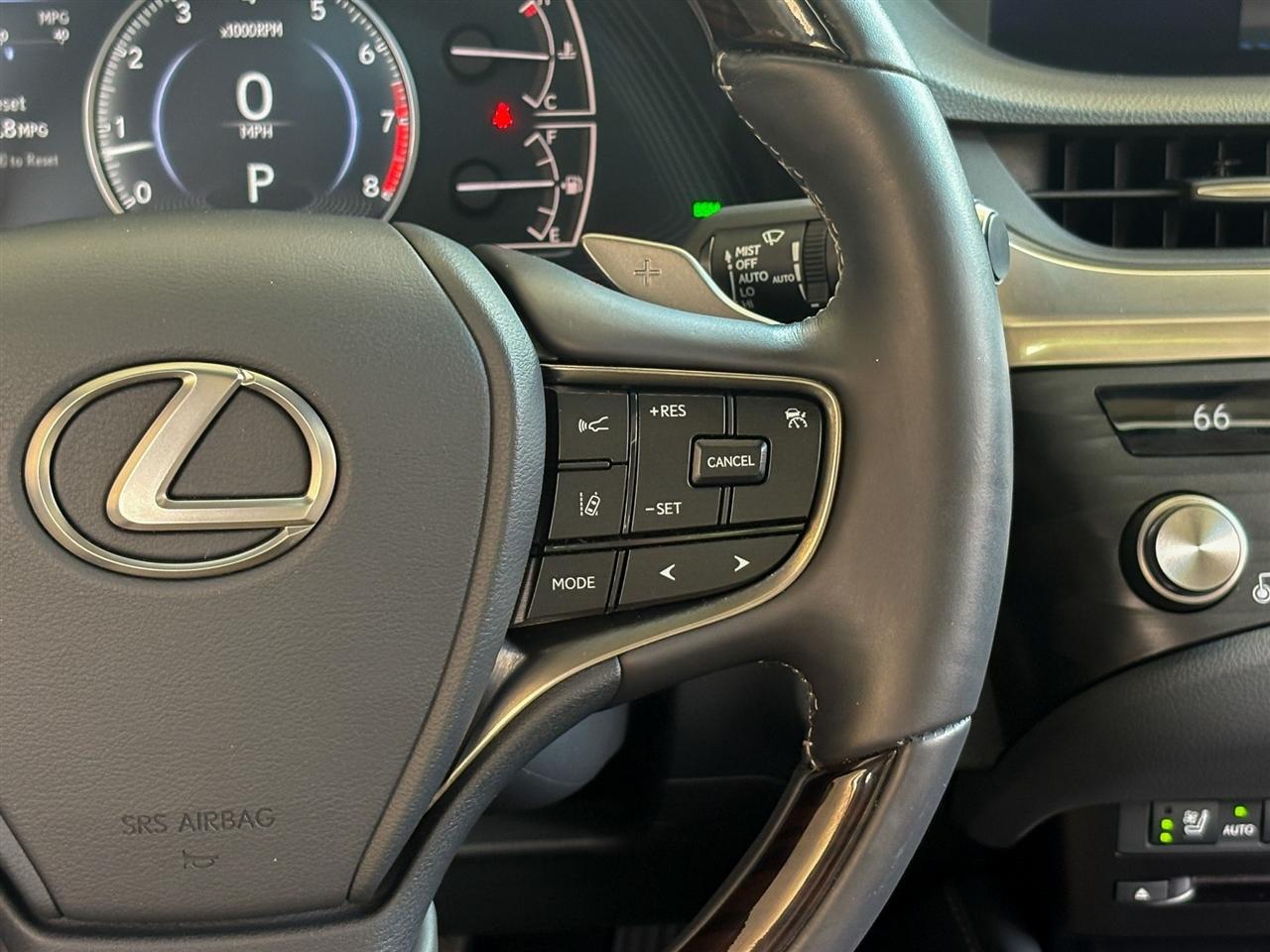 Lexus ES  2021