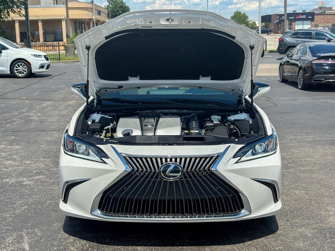 Lexus ES  2021