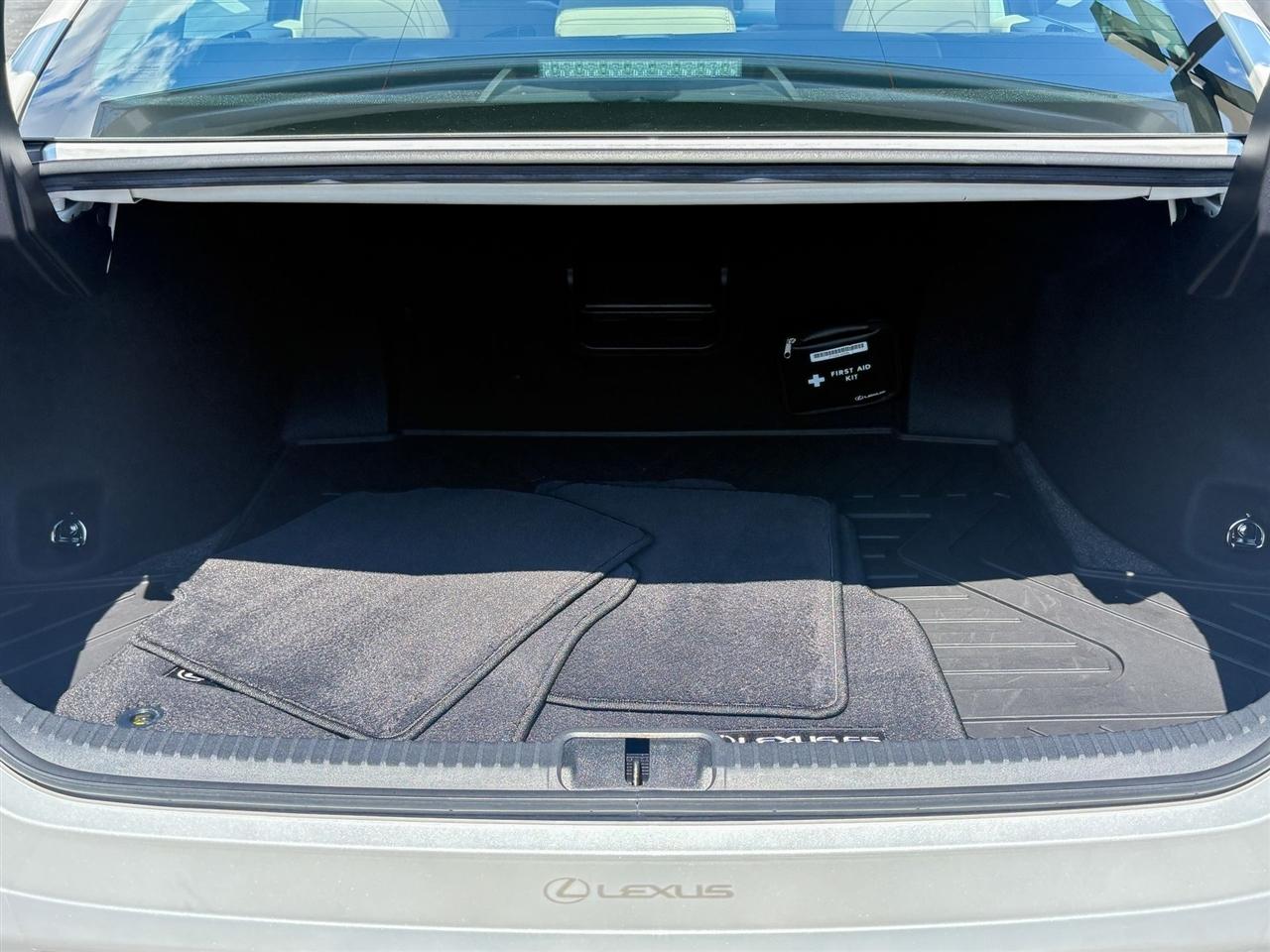 Lexus ES  2021