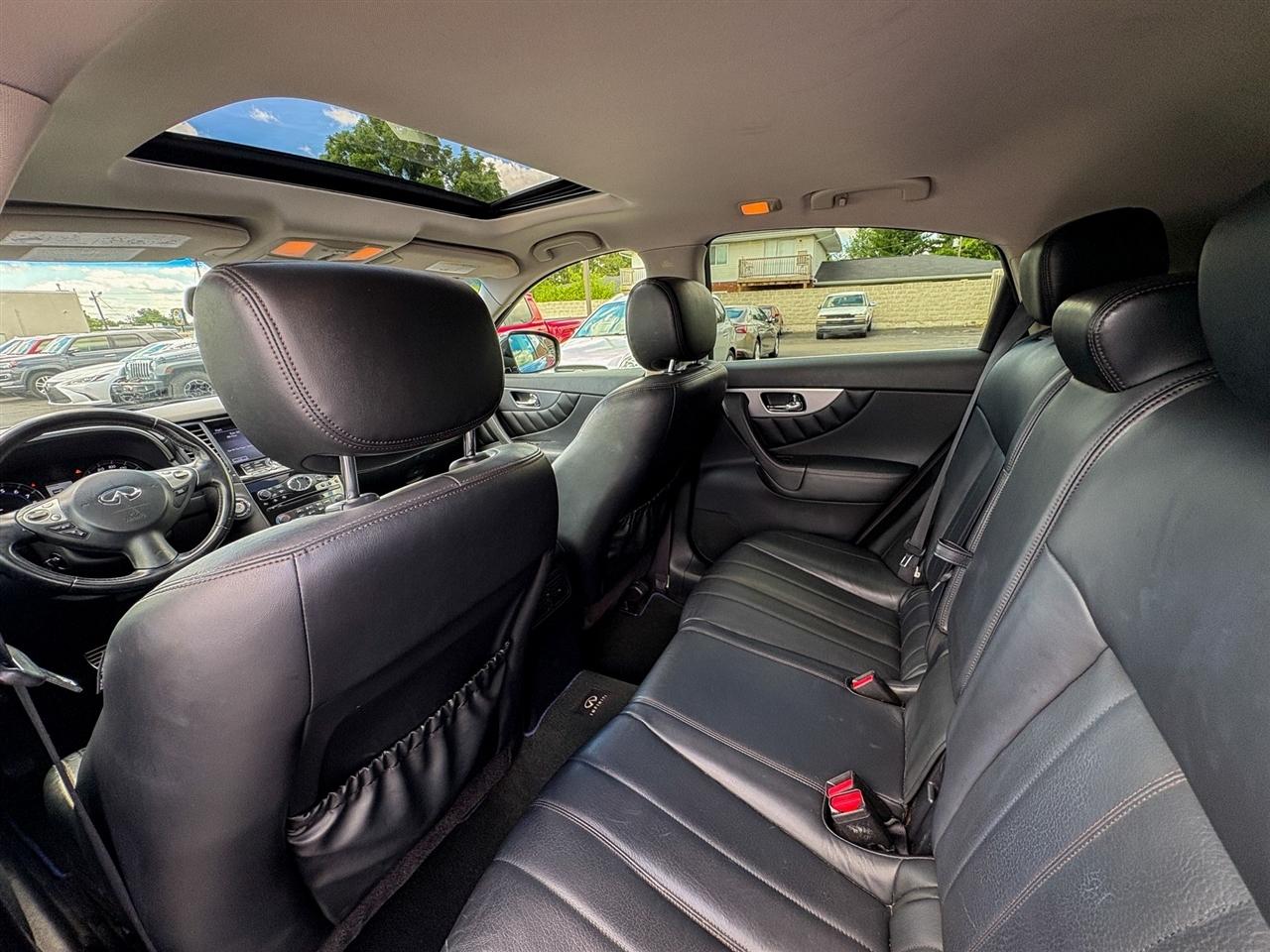 Infiniti FX35  2012