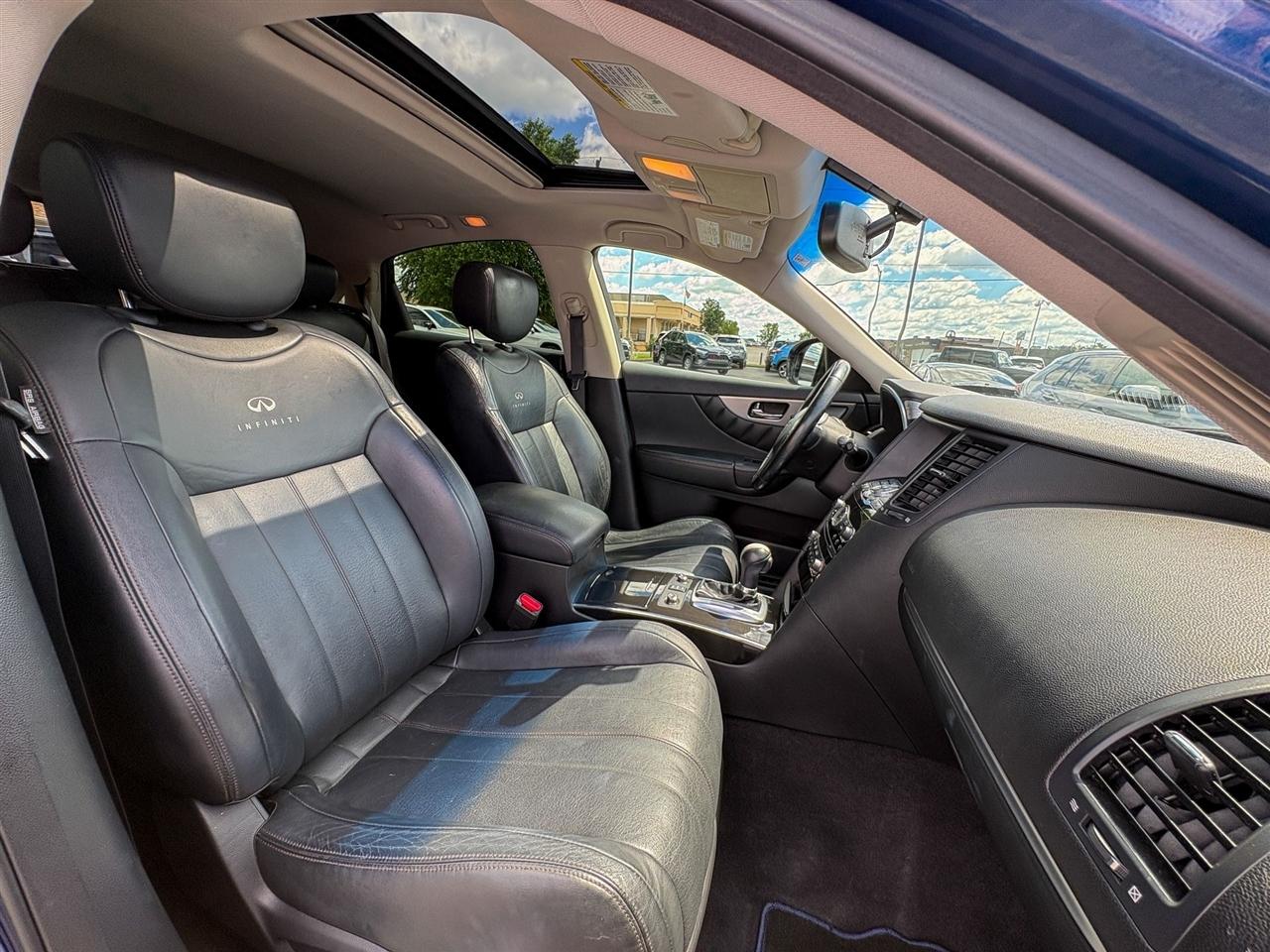 Infiniti FX35  2012