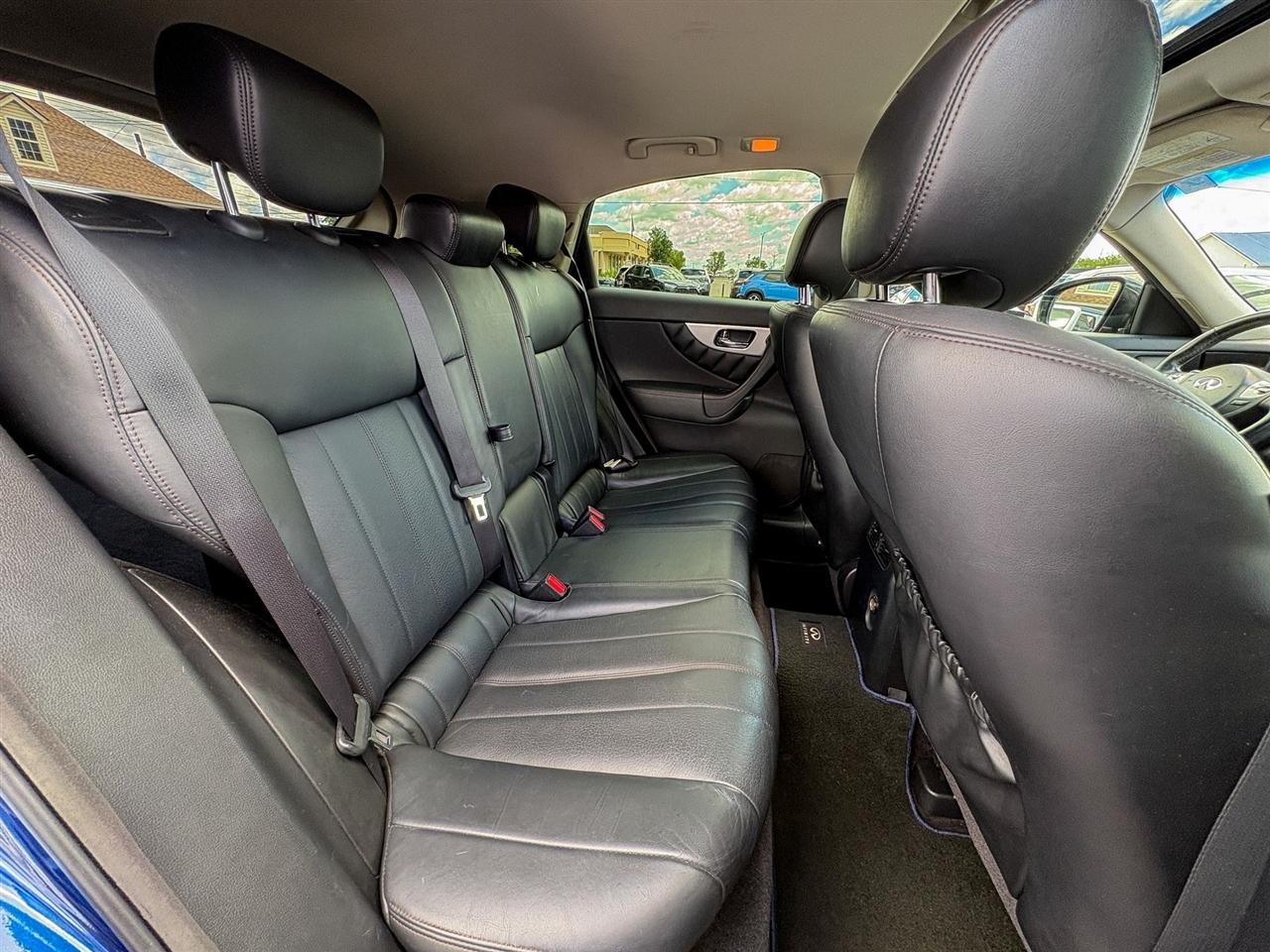 Infiniti FX35  2012