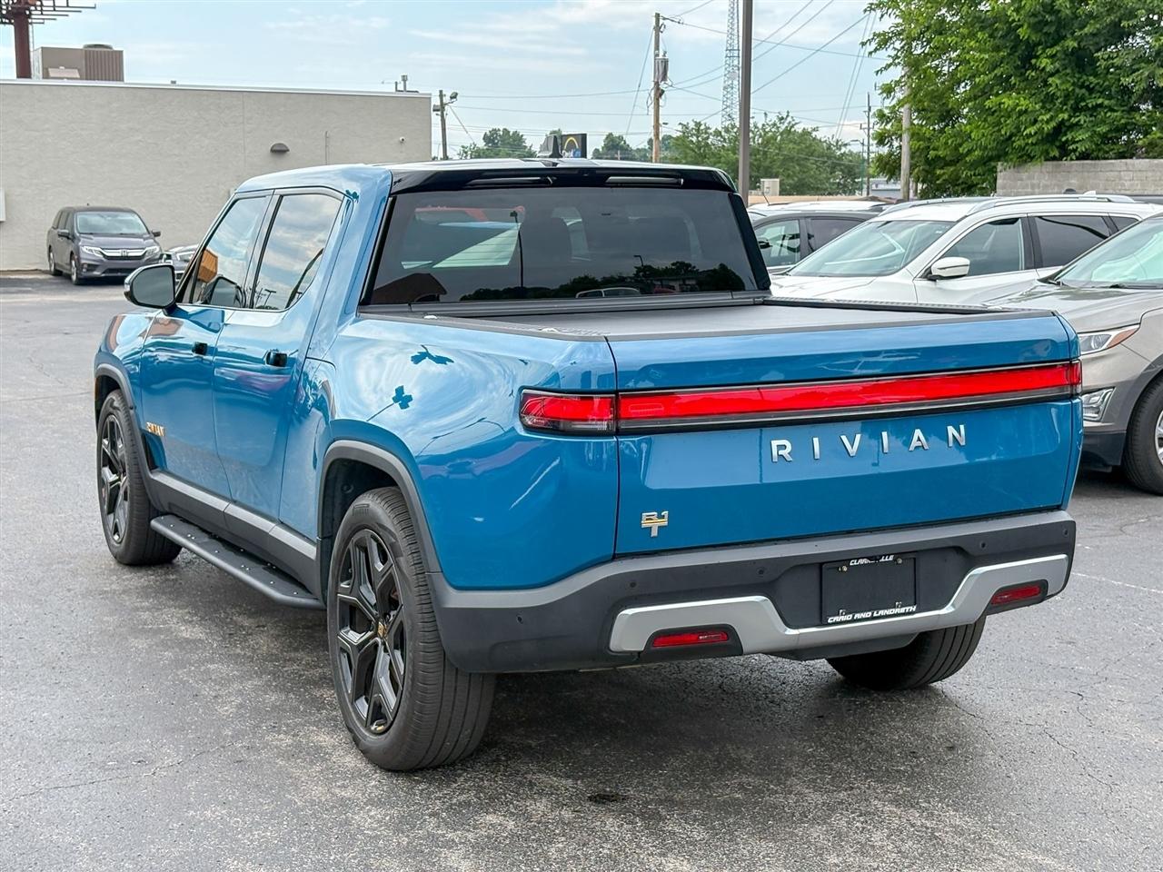 Rivian R1T Adventure 2022