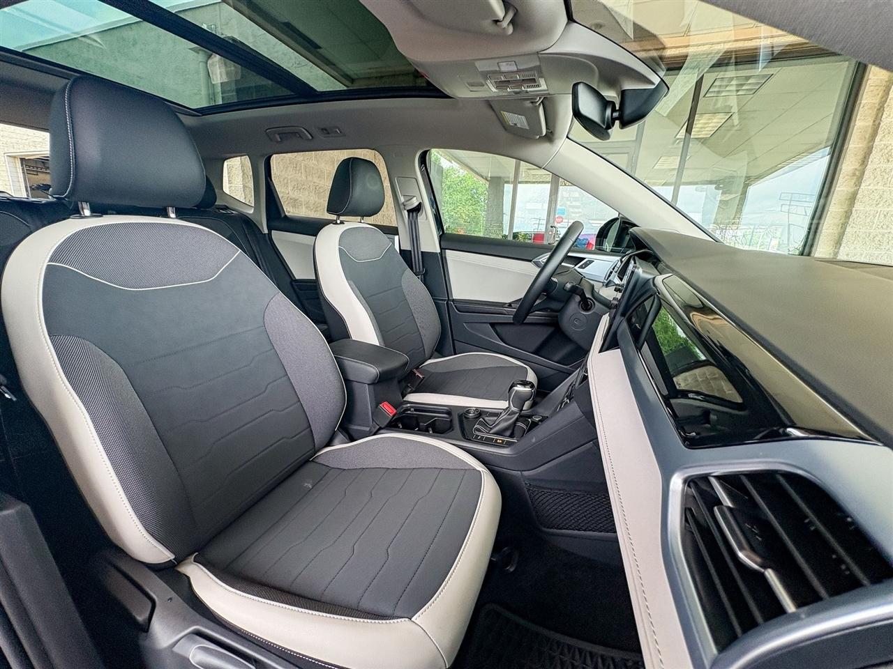 Volkswagen Taos  2025