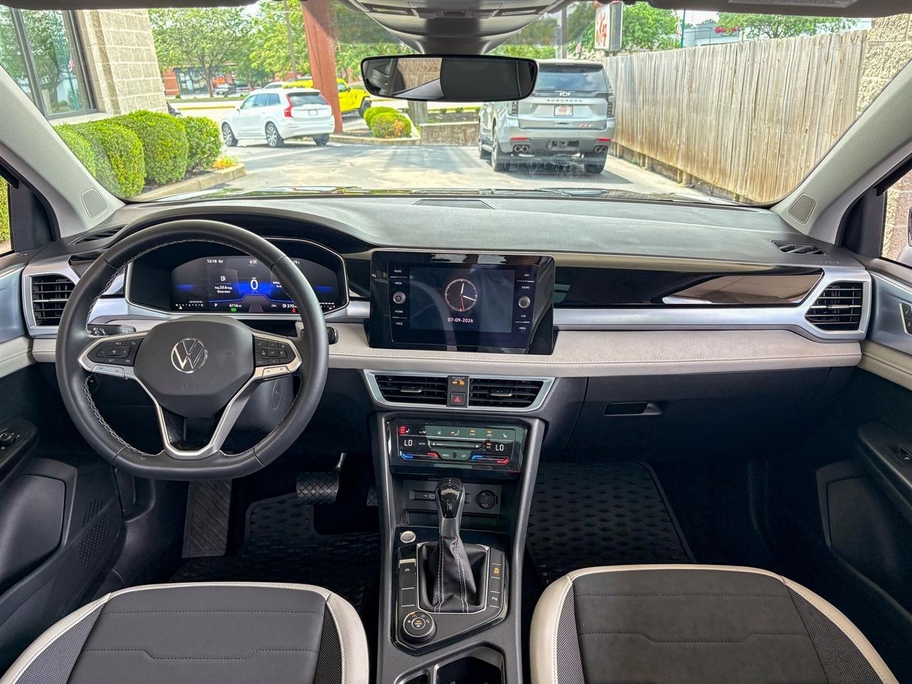 Volkswagen Taos  2025