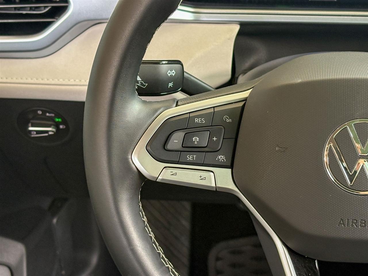 Volkswagen Taos  2025