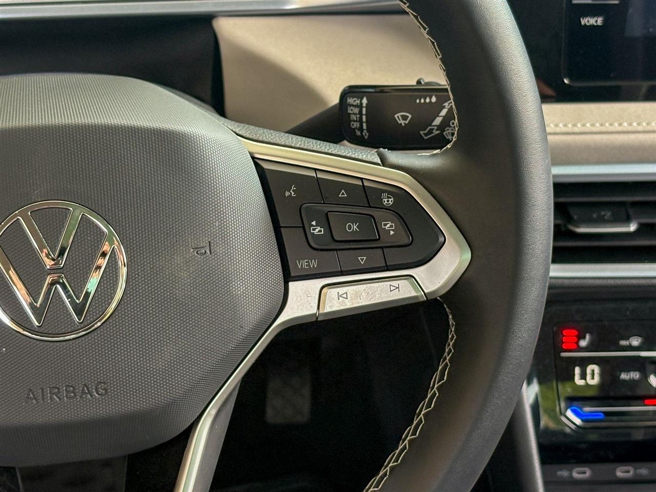 Volkswagen Taos  2025