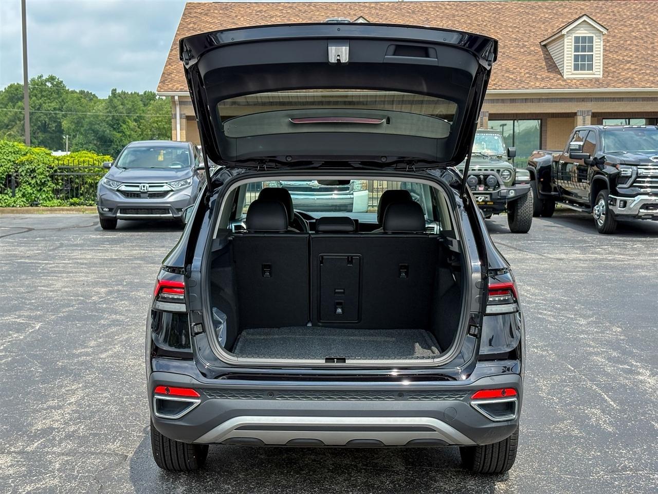 Volkswagen Taos  2025