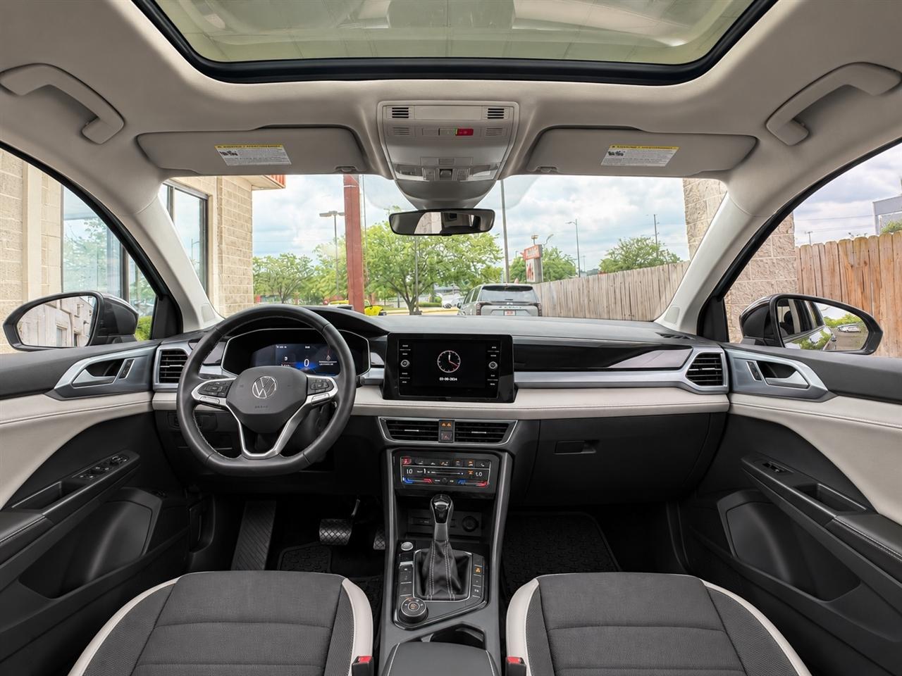 Volkswagen Taos  2025