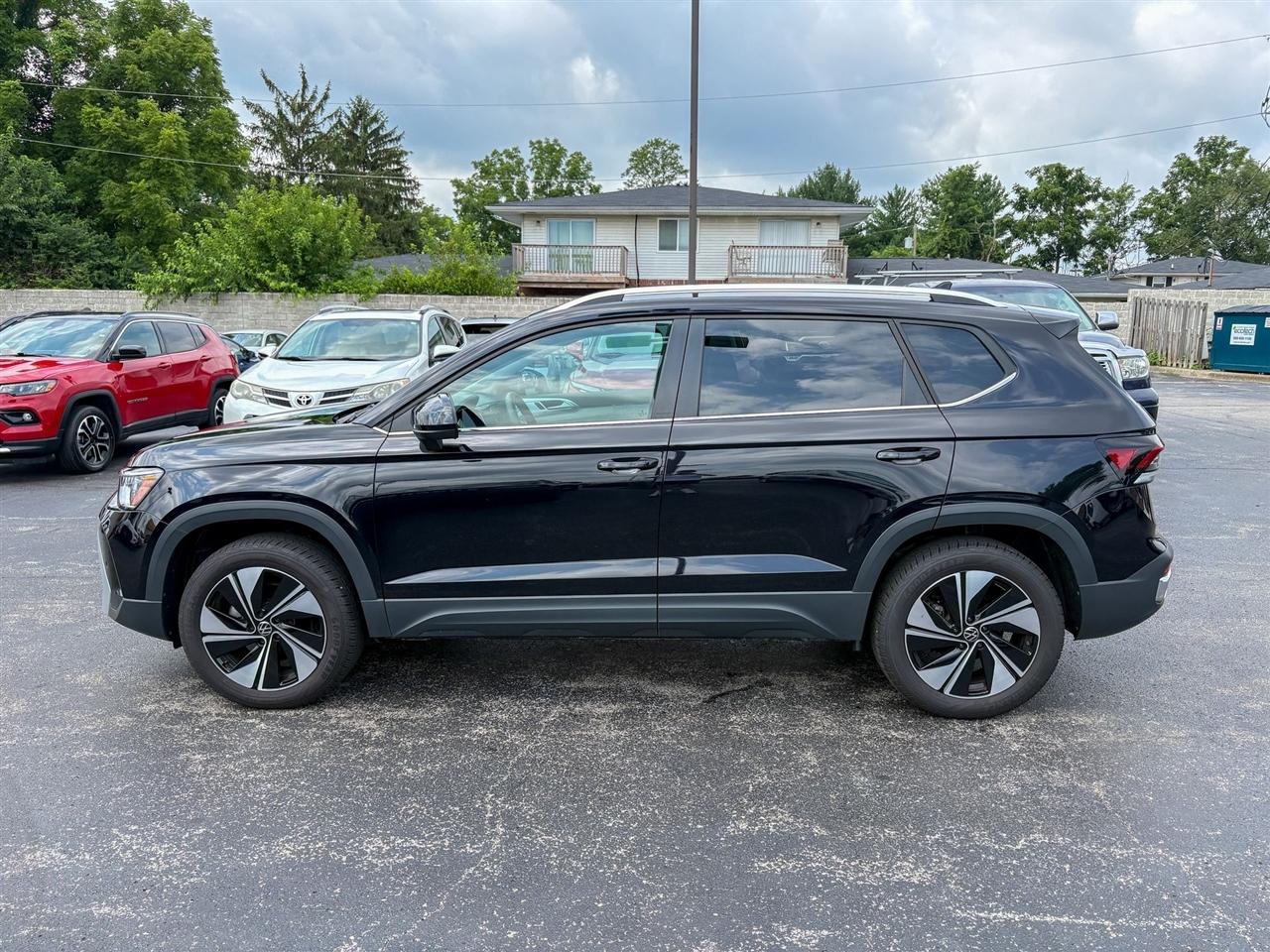 Volkswagen Taos  2025