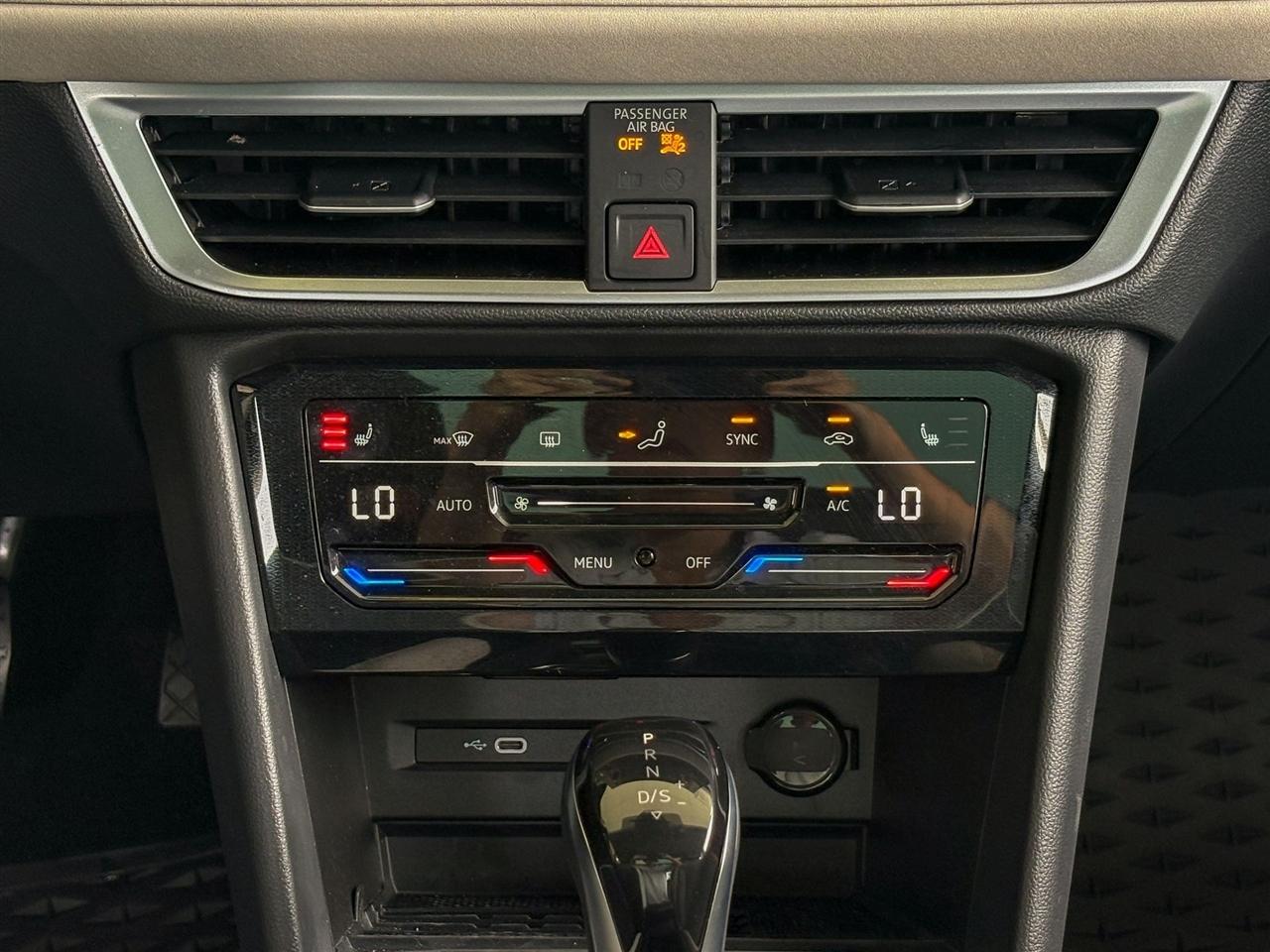 Volkswagen Taos  2025