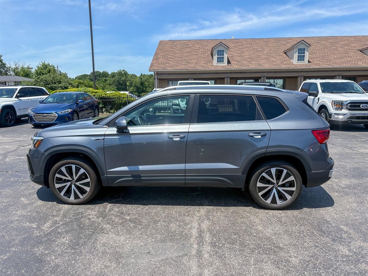 Volkswagen Taos  2024