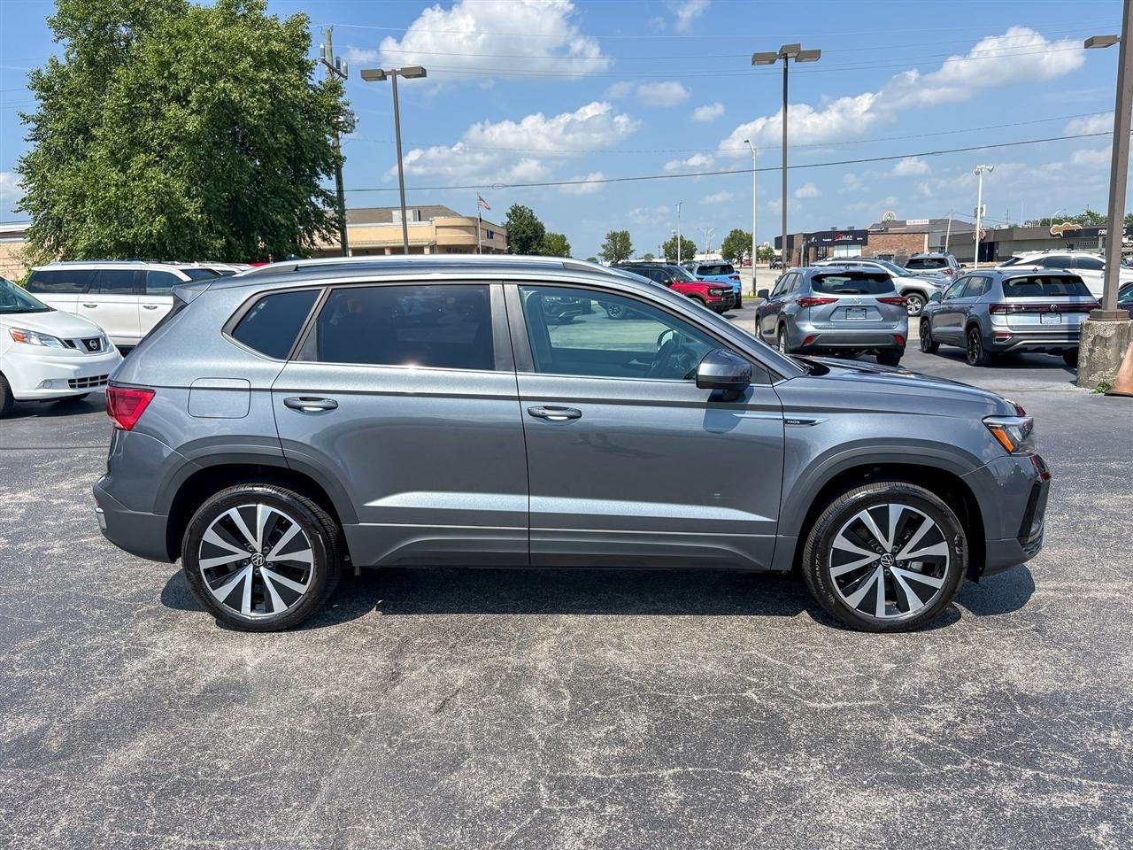 Volkswagen Taos  2024