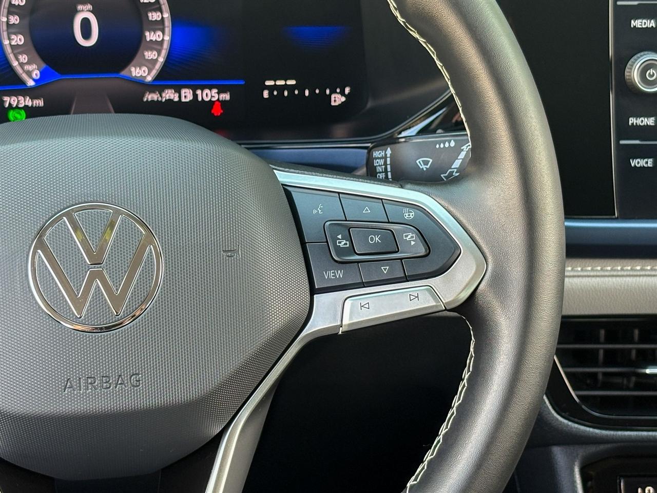 Volkswagen Taos  2024