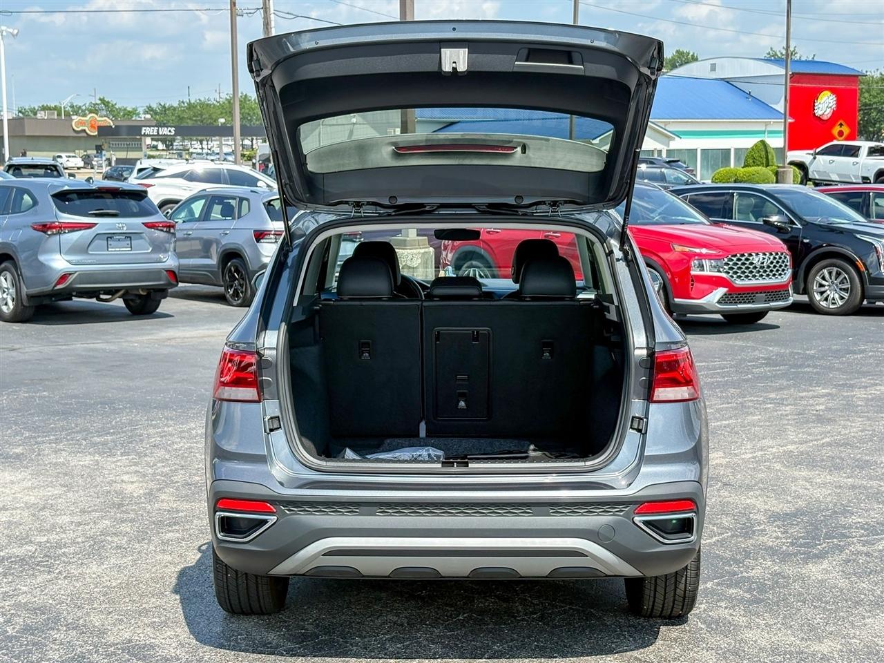 Volkswagen Taos  2024