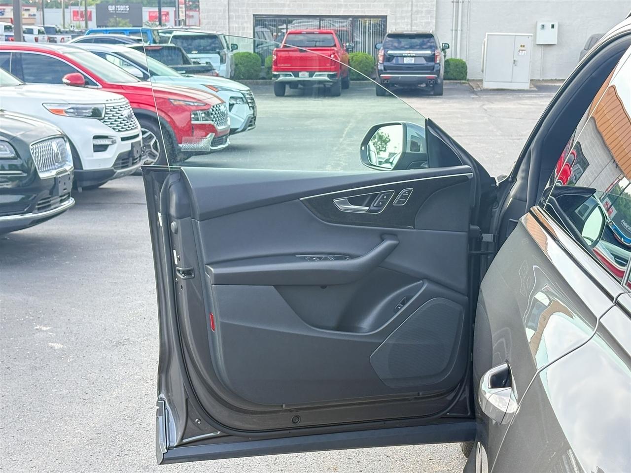 Audi Q8  2025