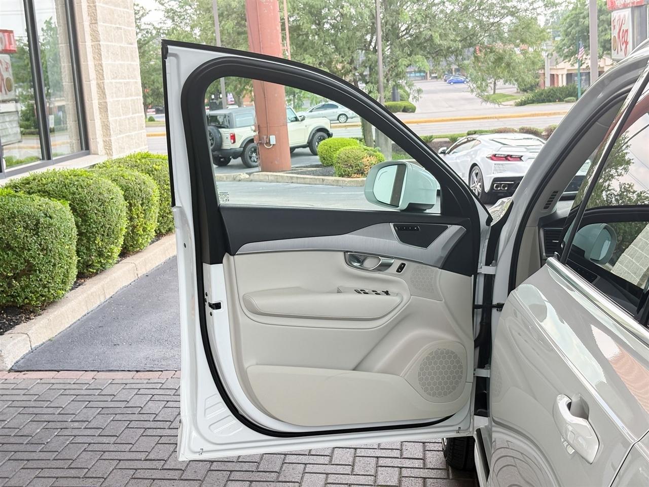 Volvo XC90 B5 Core 2025