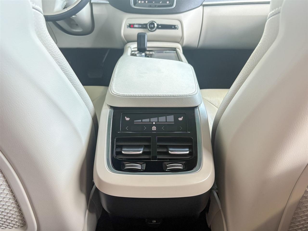 Volvo XC90 B5 Core 2025