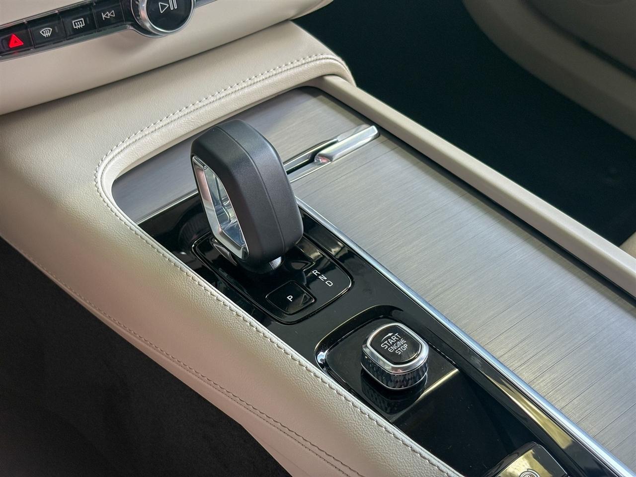 Volvo XC90 B5 Core 2025