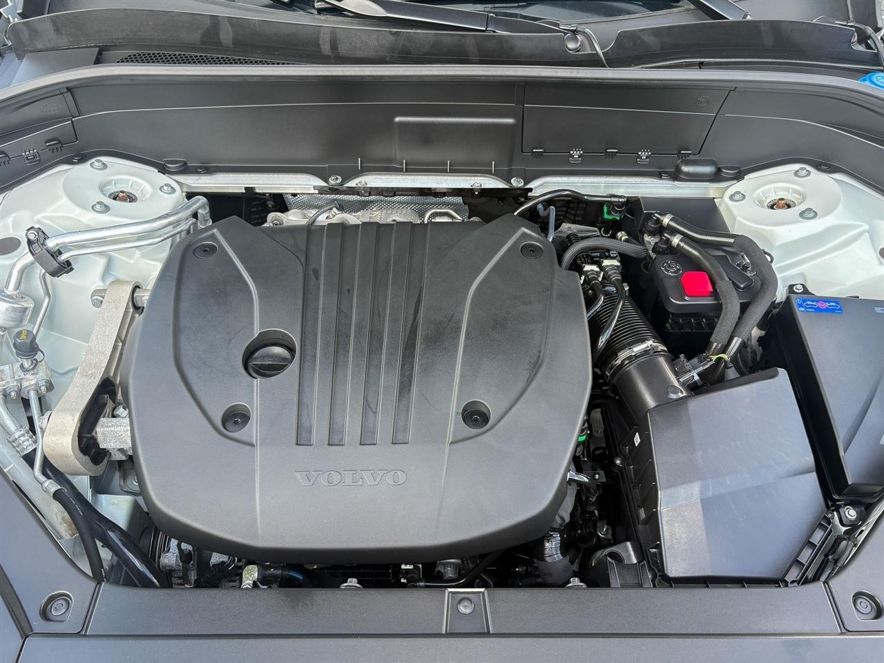 Volvo XC90 B5 Core 2025