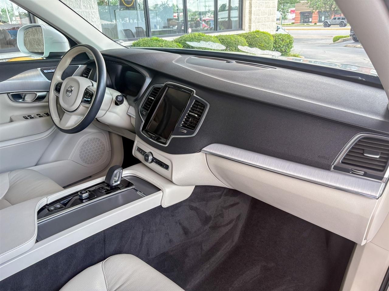 Volvo XC90 B5 Core 2025
