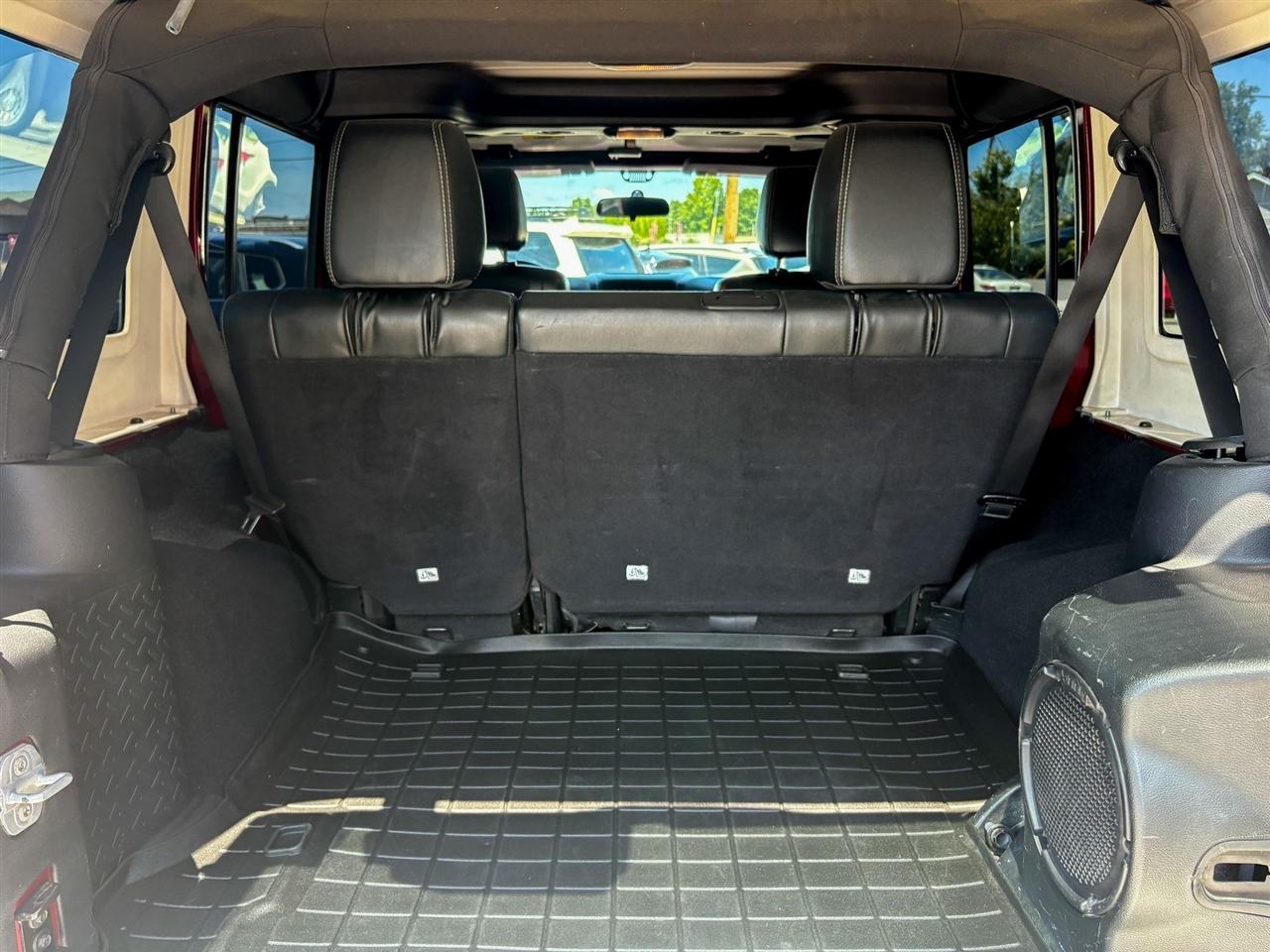 Jeep Wrangler Unlimited Sahara 4x4 2012
