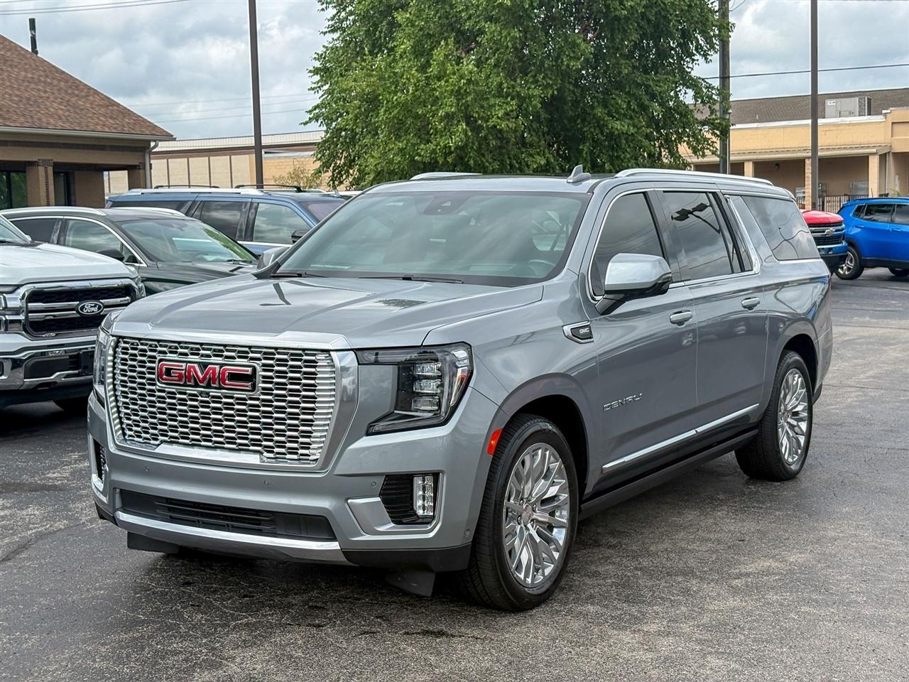 GMC Yukon XL Denali 4WD 2024