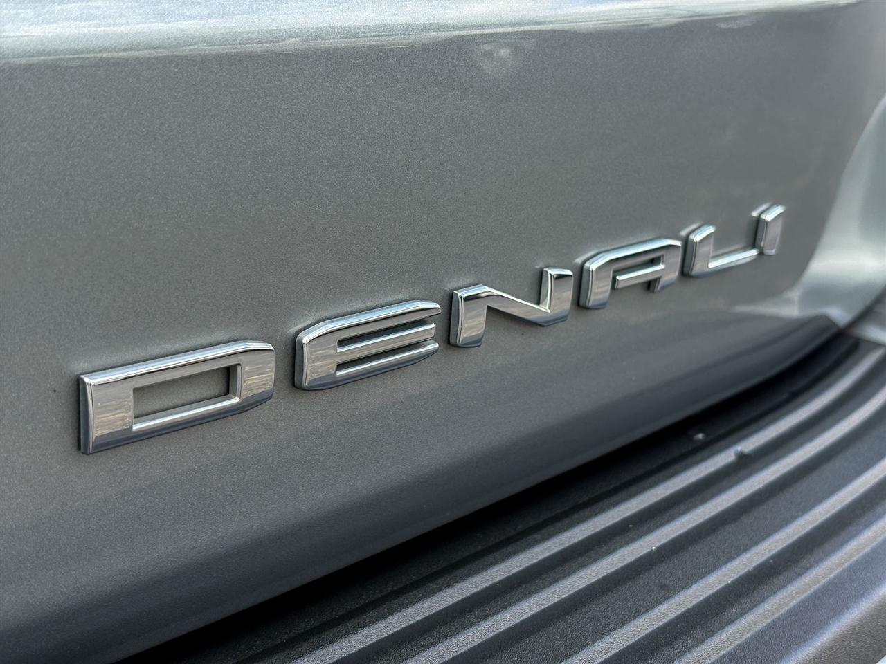 GMC Yukon XL Denali 4WD 2024