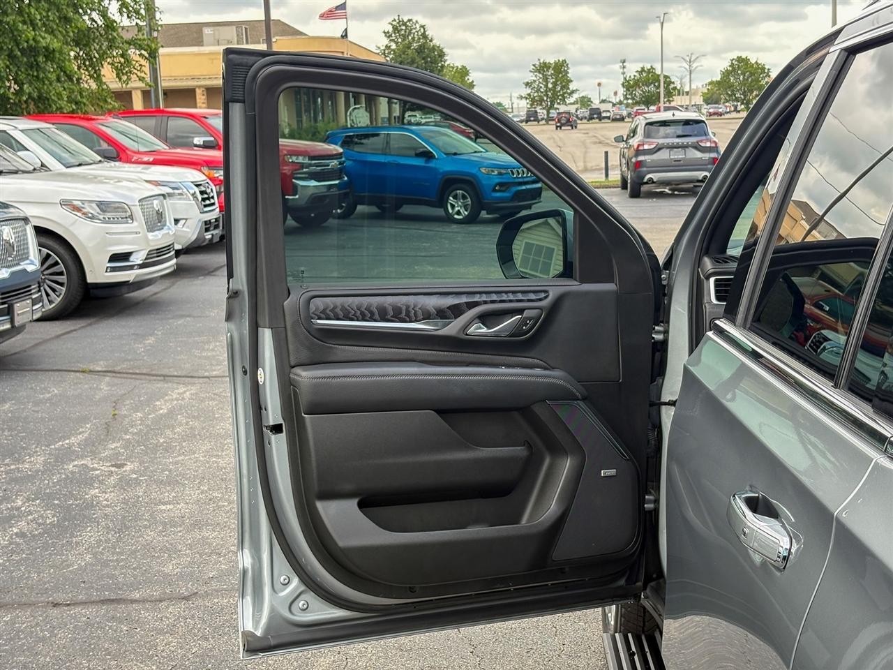 GMC Yukon XL Denali 4WD 2024