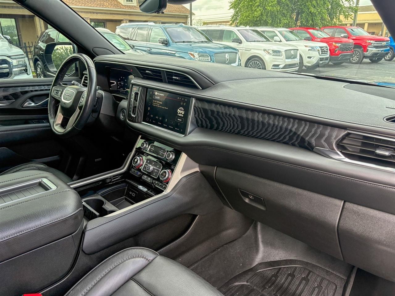 GMC Yukon XL Denali 4WD 2024