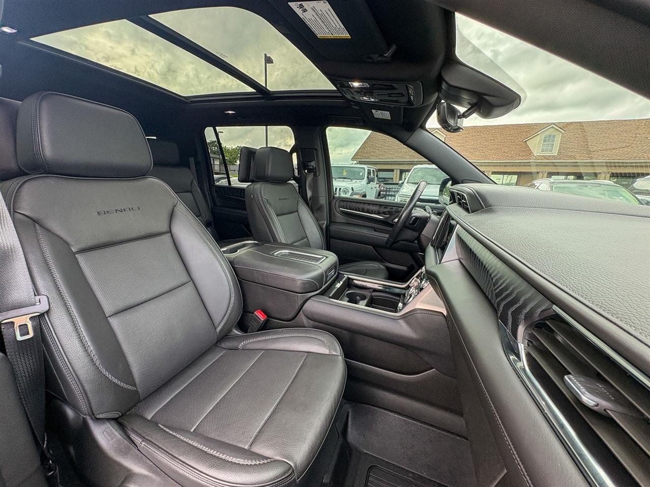 GMC Yukon XL Denali 4WD 2024