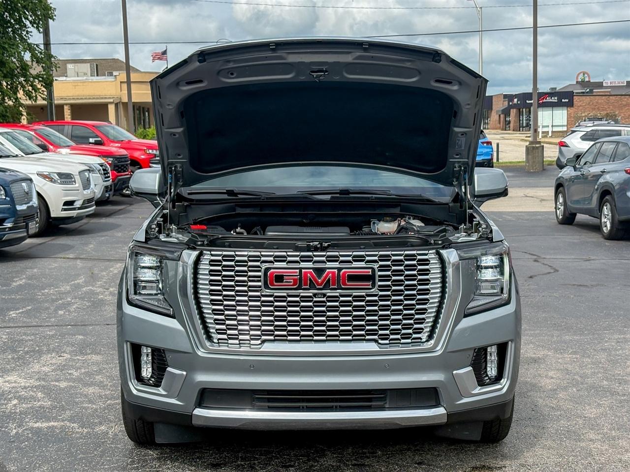 GMC Yukon XL Denali 4WD 2024