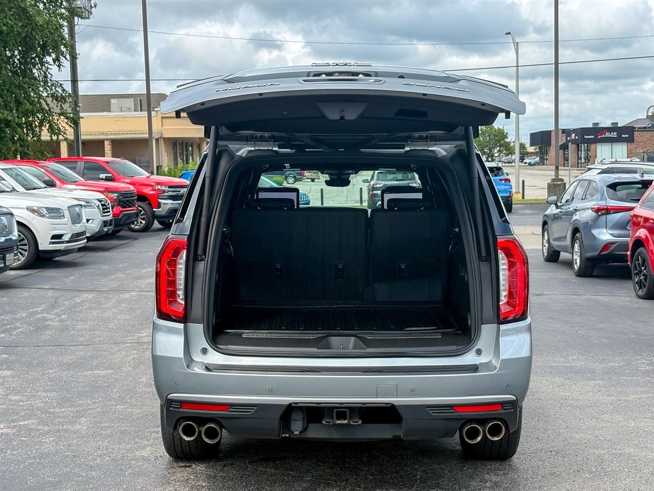 GMC Yukon XL Denali 4WD 2024