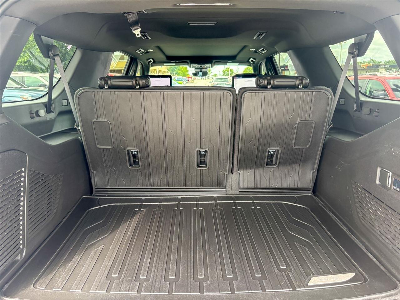GMC Yukon XL Denali 4WD 2024
