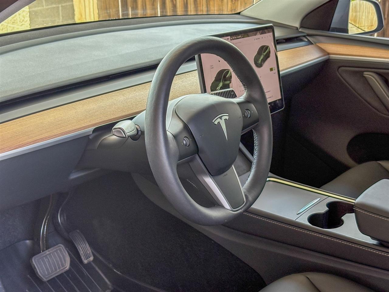 Tesla Model Y Long Range AWD 2024