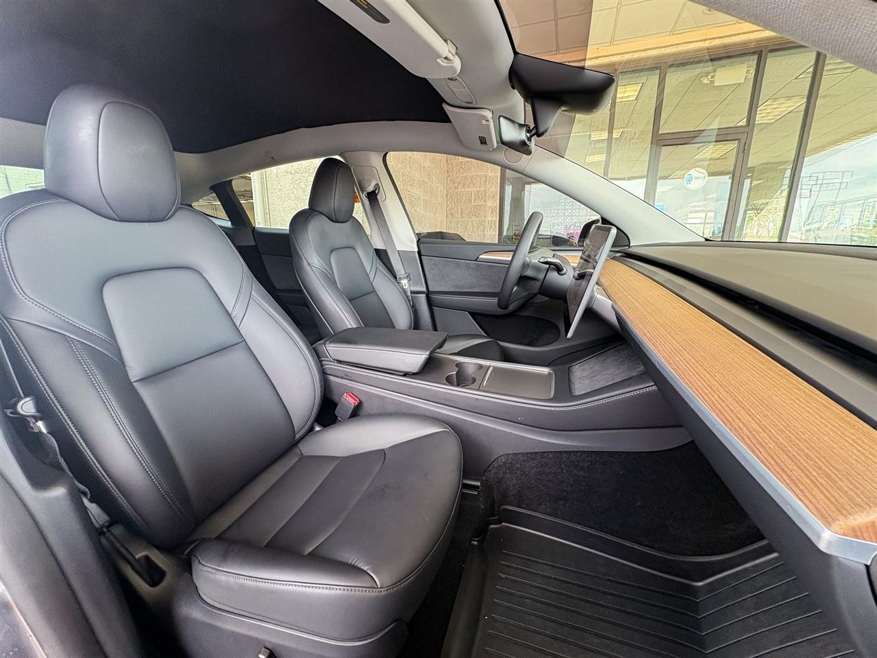 Tesla Model Y Long Range AWD 2024