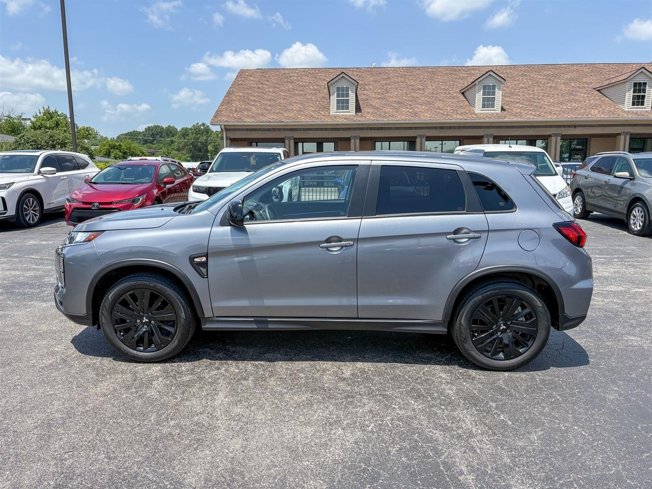 Mitsubishi Outlander Sport  2024