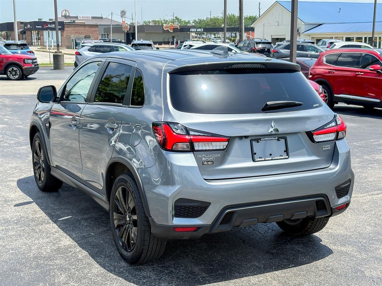 Mitsubishi Outlander Sport  2024