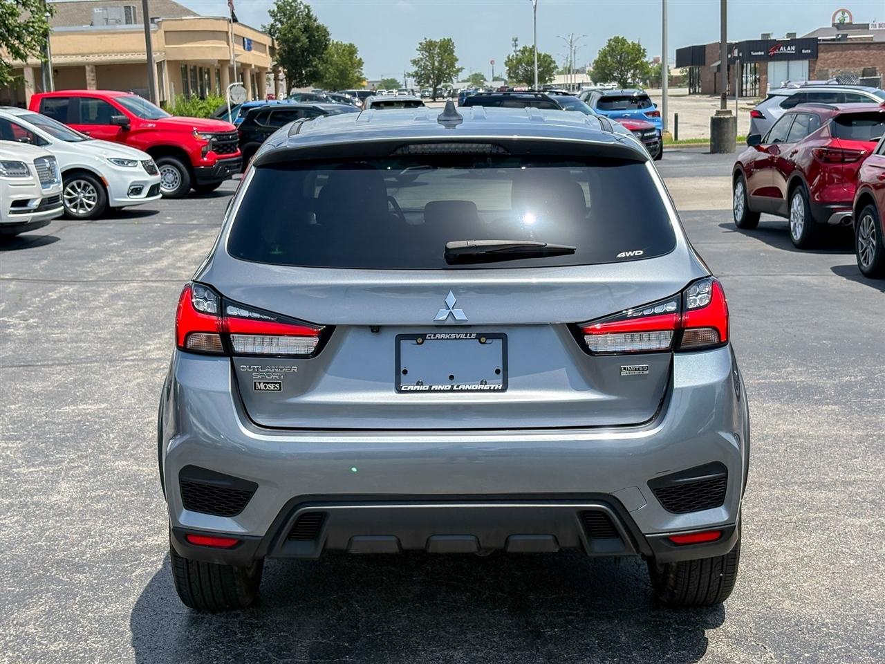 Mitsubishi Outlander Sport  2024