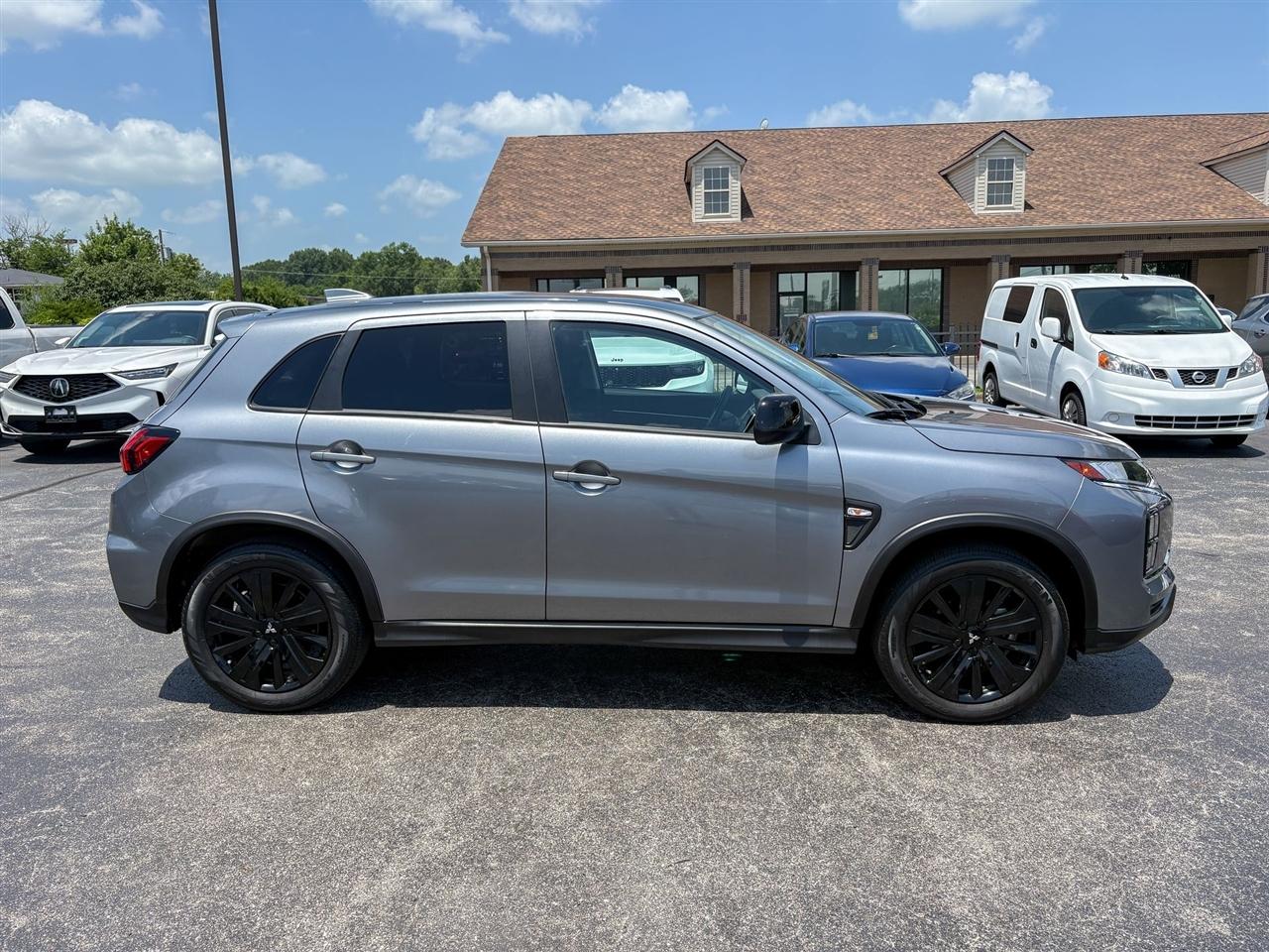 Mitsubishi Outlander Sport  2024